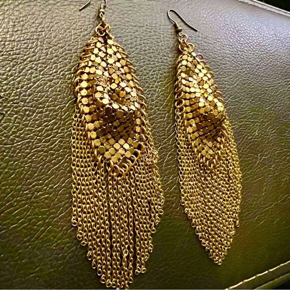 Vintage 1970s gold chain mail w tassels dangle drop statement earrings 6.1B - Picture 3 of 5